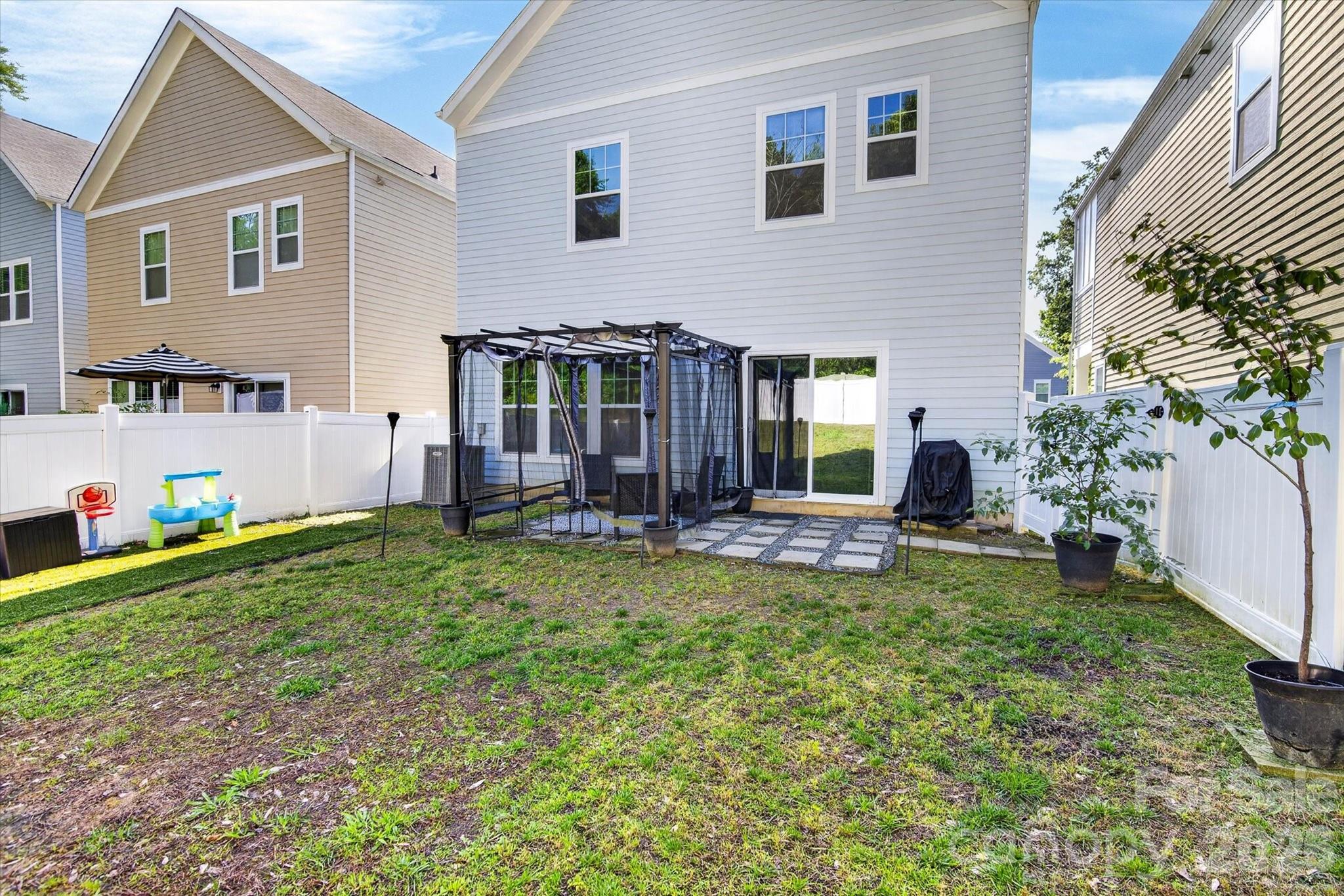 548 Kingsway Circle