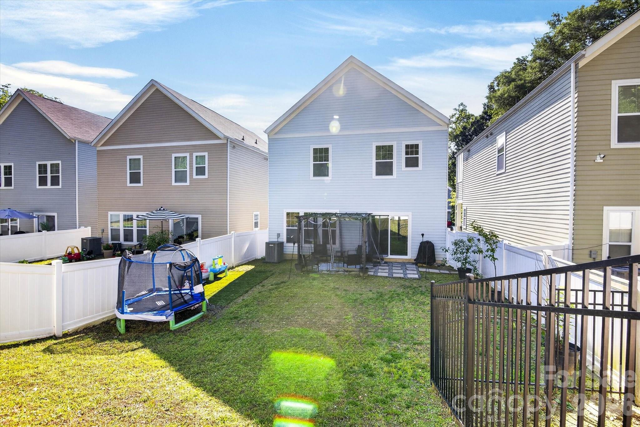 548 Kingsway Circle