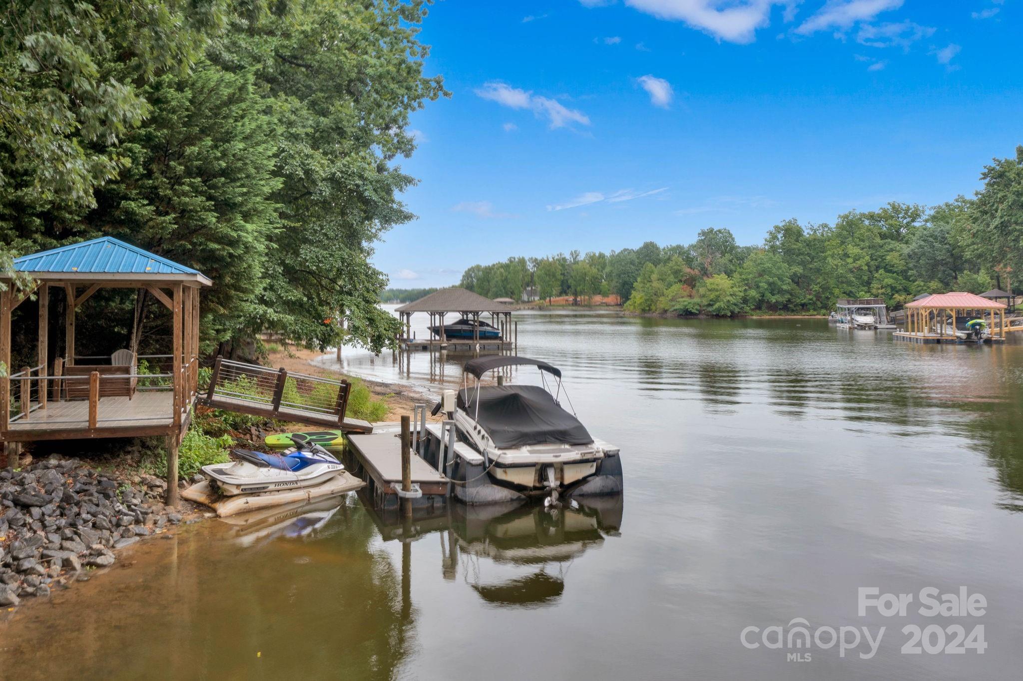 Pinnacle Shores - Residential