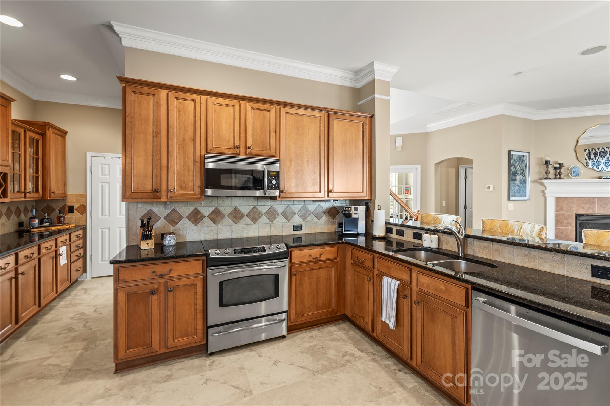9415 Rosalyn Glen Road