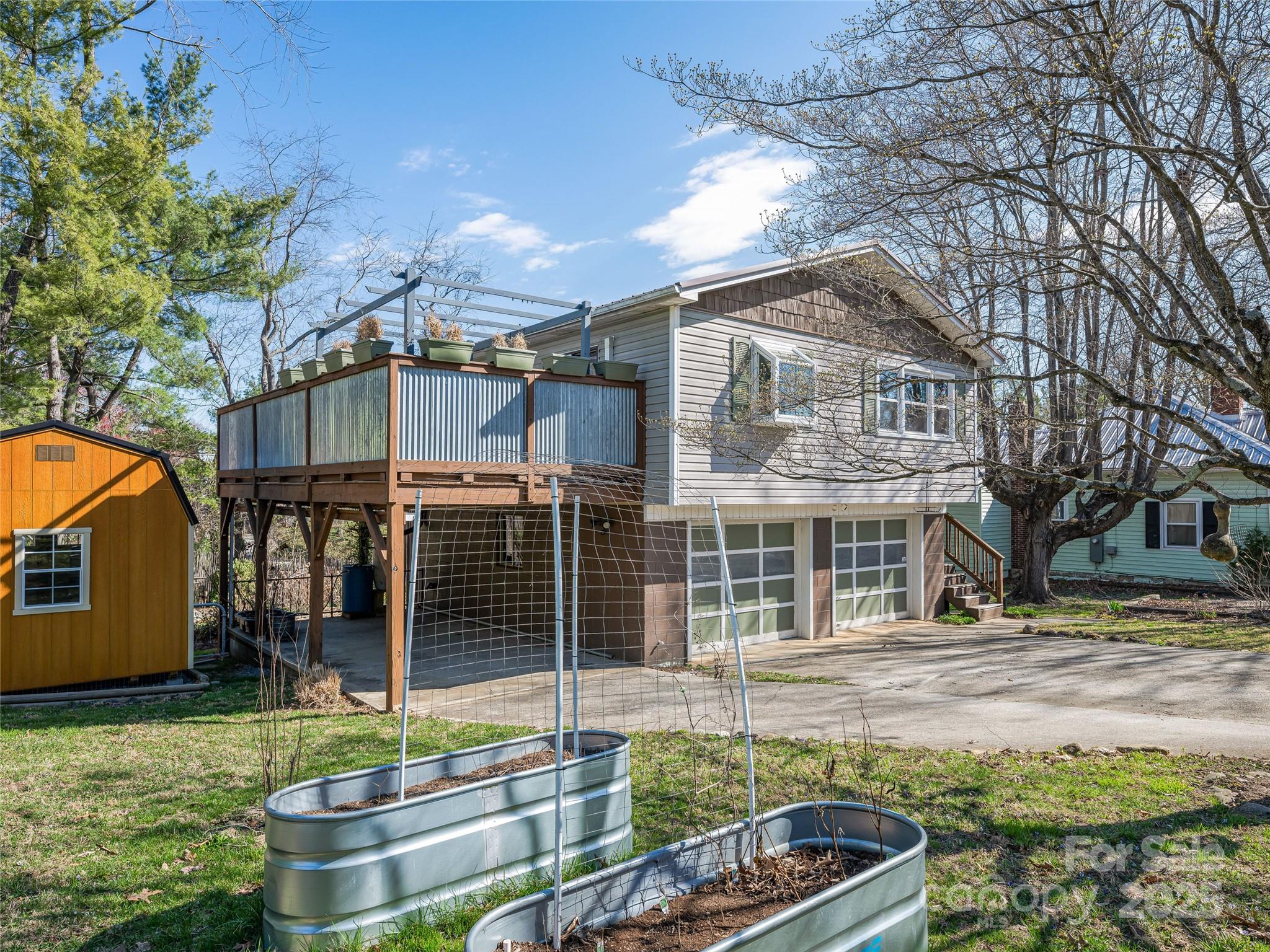 24 W Stewart Street