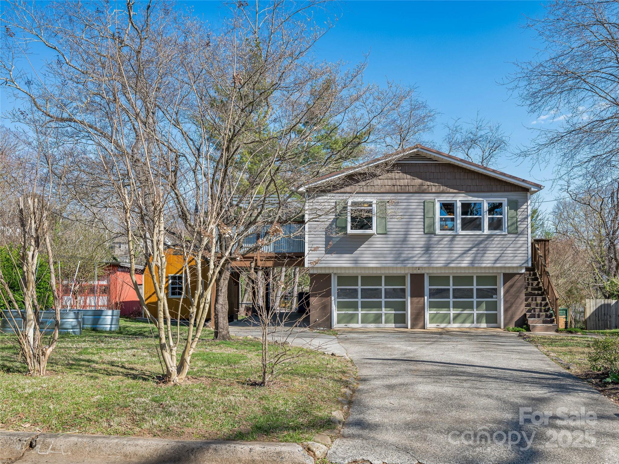 24 W Stewart Street