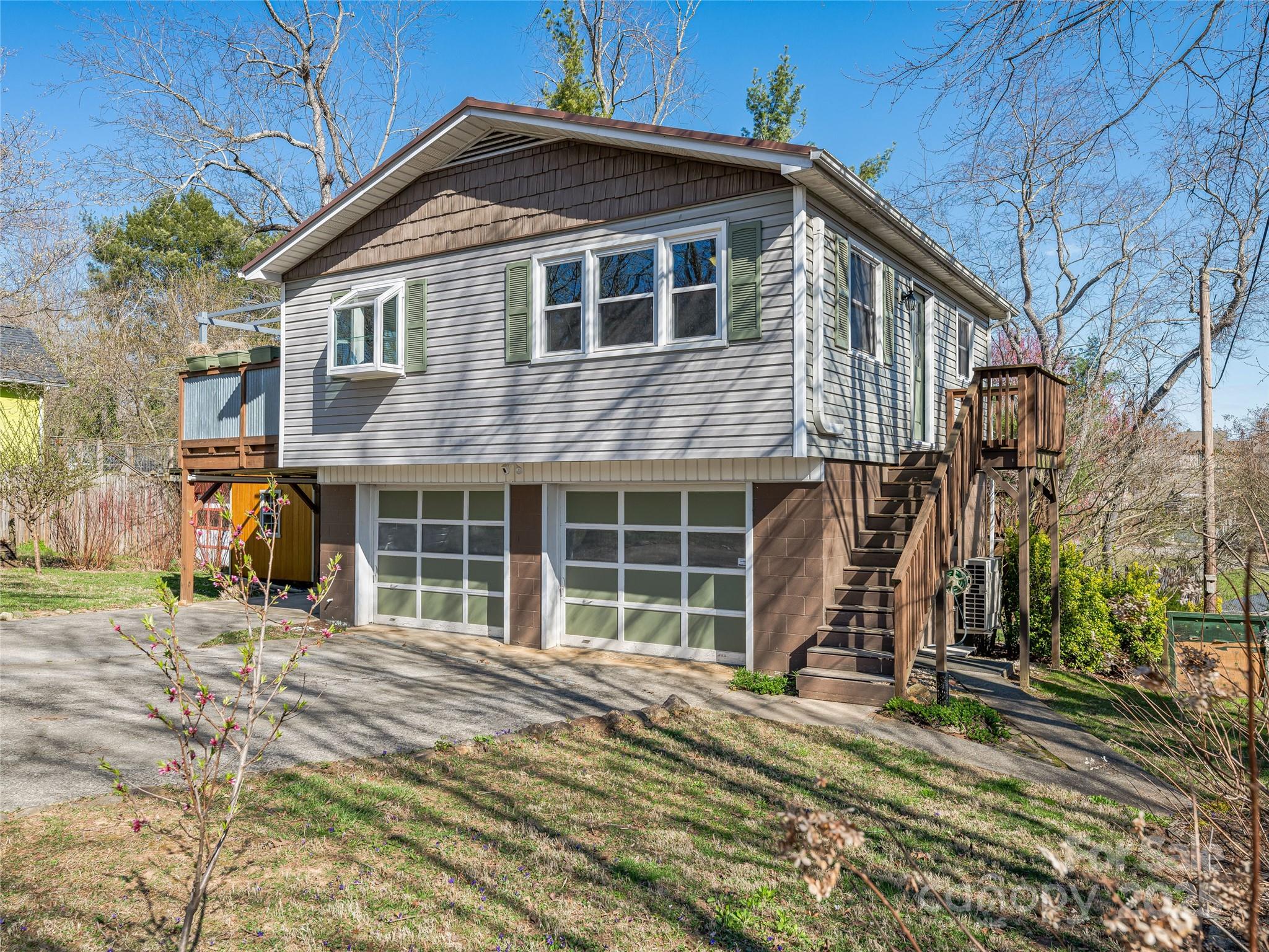 24 W Stewart Street