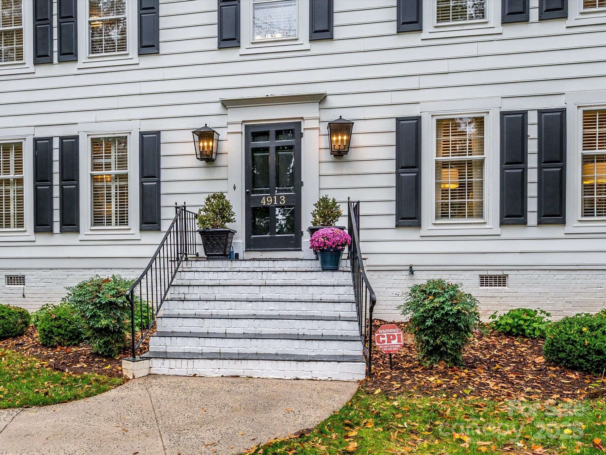 4913 Crooked Oak Lane