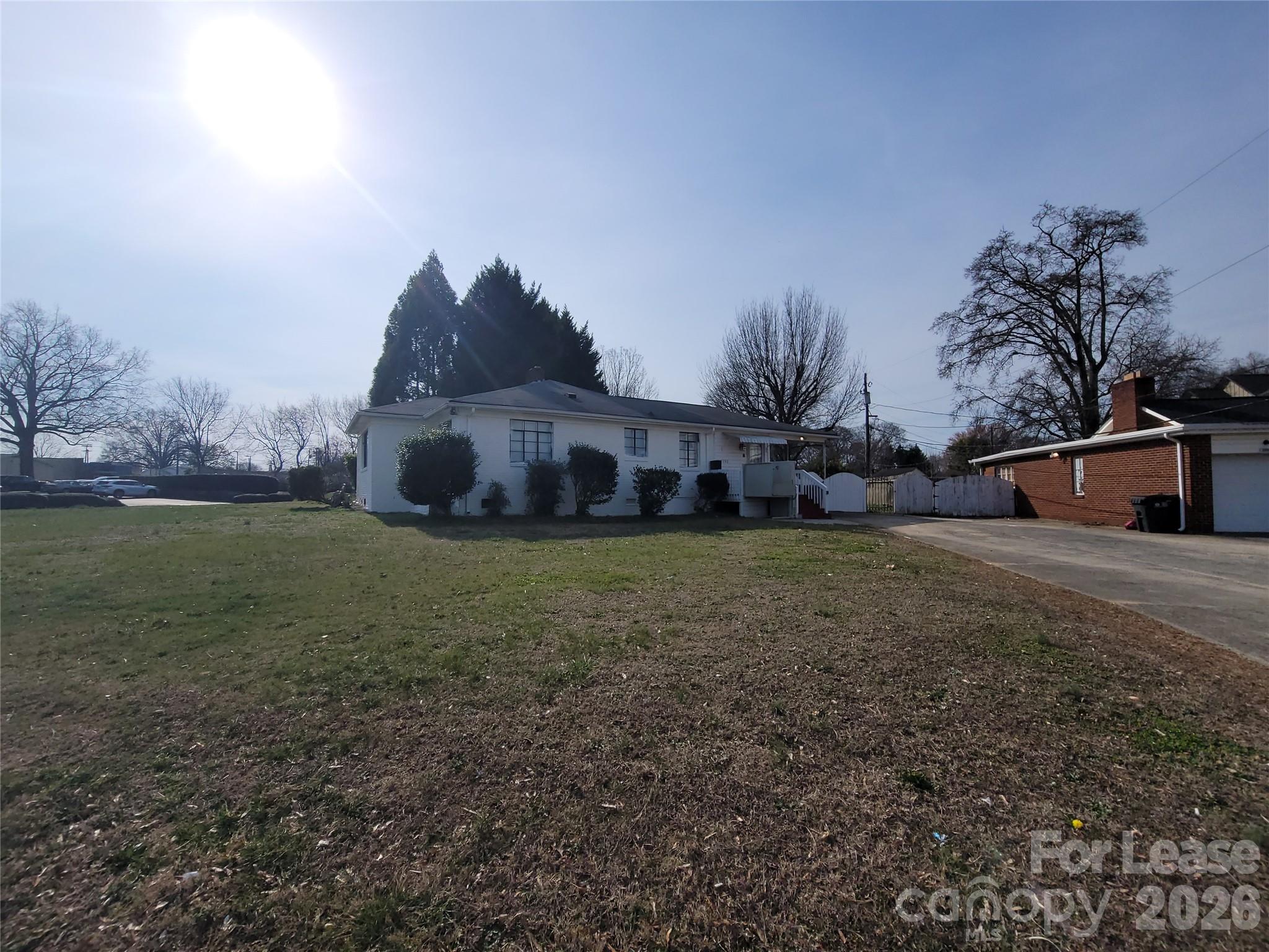 1348 E Woodlawn Road