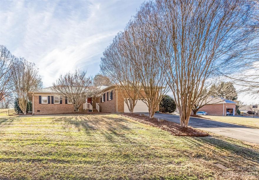 OPEN HOUSE FOR 2/4/24 CANCELED - PROPERTY IS UNDER CONTRACT! Beautiful brick ranch on half-acre that backs up to the #6 green at Woodbridge! This Moss Lake area 3BR/2BA home has a dining area that is open to the kitchen and the cozy family room. The gleaming hardwood floors and built-in drawers in the closet of one of the secondary bedrooms are just two of the features of this amazing home. A dedicated office with bookshelves makes a perfect place for off-site work. Access to the back deck is through French doors in the family room, and the retractable awning allows for shade on those hot summer days. Extra storage is found in the oversized garage. French drains have been installed around the deck and into the front yard. AO Smith Water Heater (electric) and Trane HVAC (gas pack). This well-maintained home is ready for new owners!