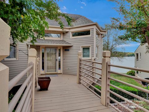 Photo of 14043 Queens Harbor Road, Charlotte, NC 28278 (MLS # 4310563)
