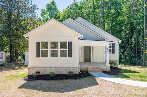 Photo of 423 S Pinchback Avenue, Bessemer City, NC 28016 (MLS # 4384302)