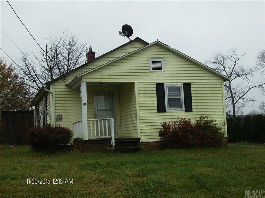 3 bedroom vinyl siding bungalow located in Granite Falls with gas wall heat and oil monitor heat, storage building, city water and sewer. Convenient location to highway, restaurants and schools. Greenlight loans Prequal letter required on all financed offers however buyers are not required to use Greenlight as their lender.  All offers must be submitted at homesearch.com. No offers will be reviewed until on market for 10 days Auction Jan. 2-5th. Buyers fee added to winning bid.