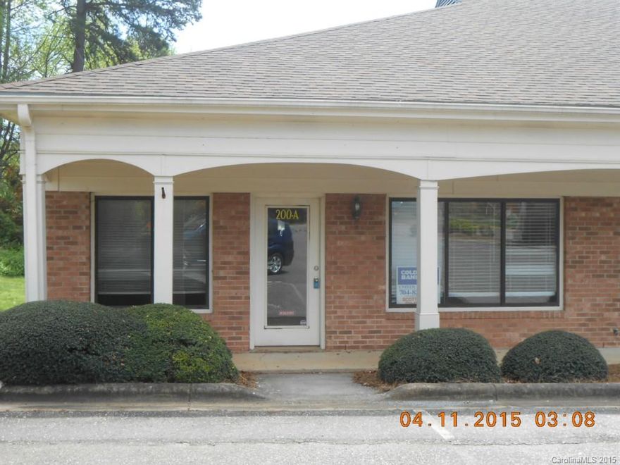 Ideal location off New Hope Rd. End unit office provides opportunity for a variety of business's needing office space. Reception area, waiting area, 3-4 office space potential. Sizable rear room for storage or stocking.