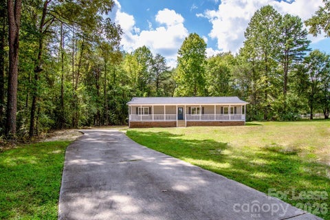 Photo of 7730 Deer Track Drive, Denver, NC 28037 (MLS # 4407351)