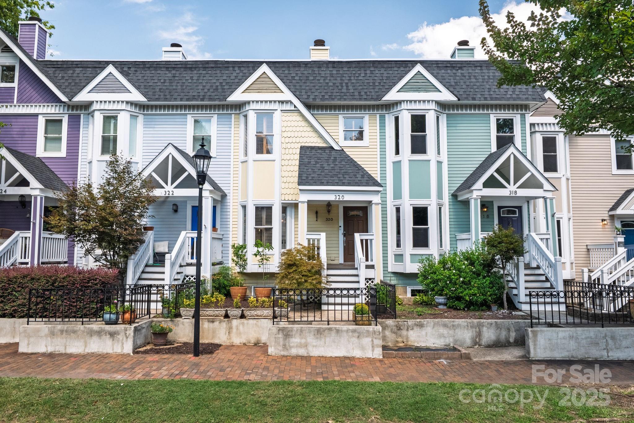 320 W 10th Street