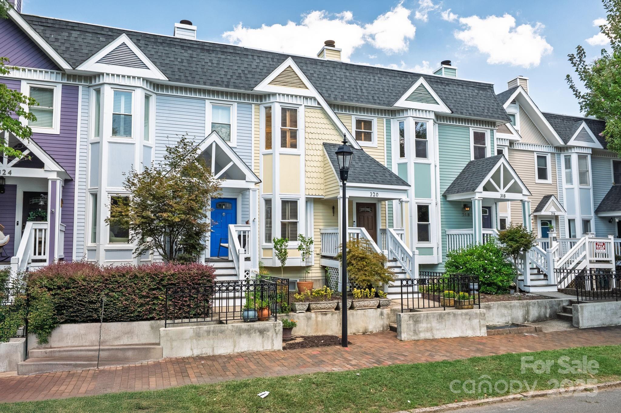 320 W 10th Street
