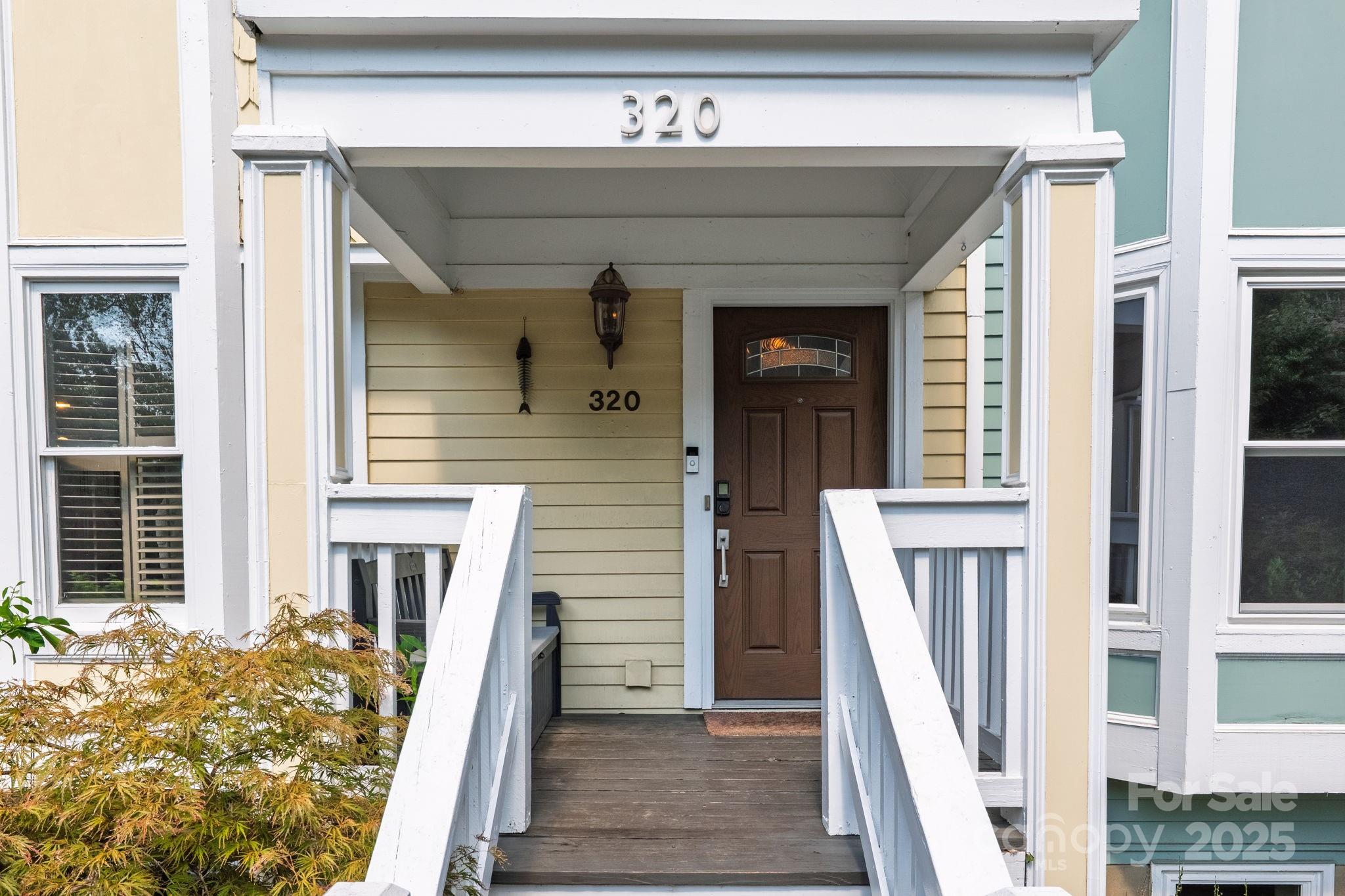 320 W 10th Street