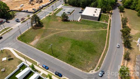 Photo of 3102 W Boulevard Boulevard W, Charlotte, NC 28208 (MLS # 4409938)