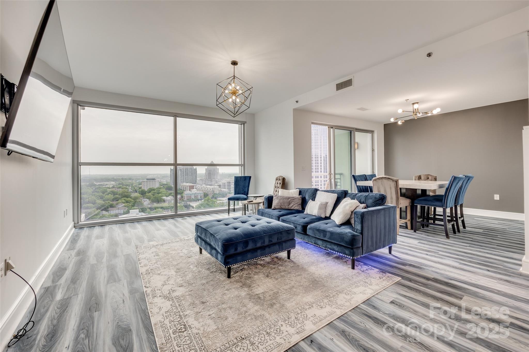 333 W Trade Street 1802