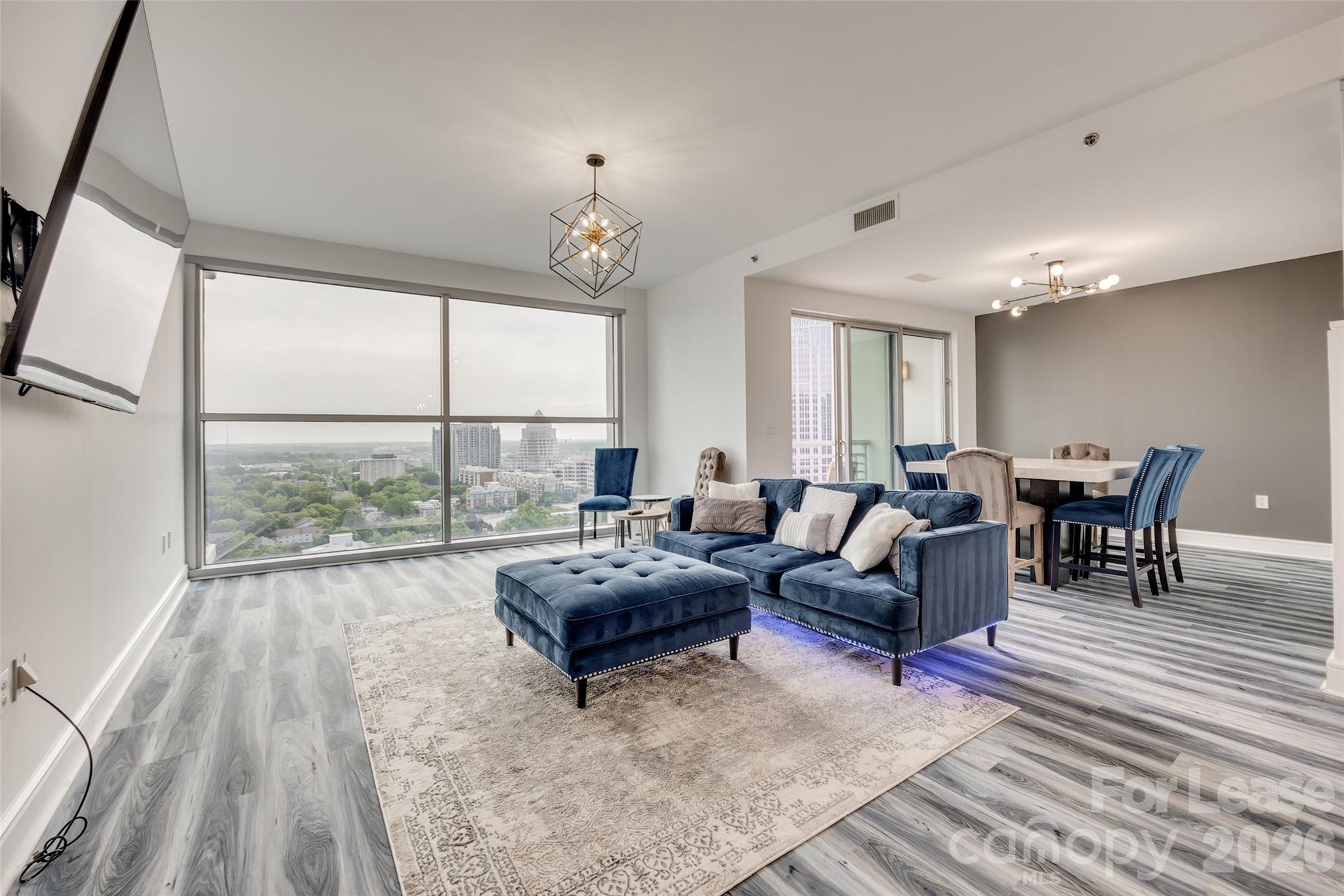 333 W Trade Street 1802