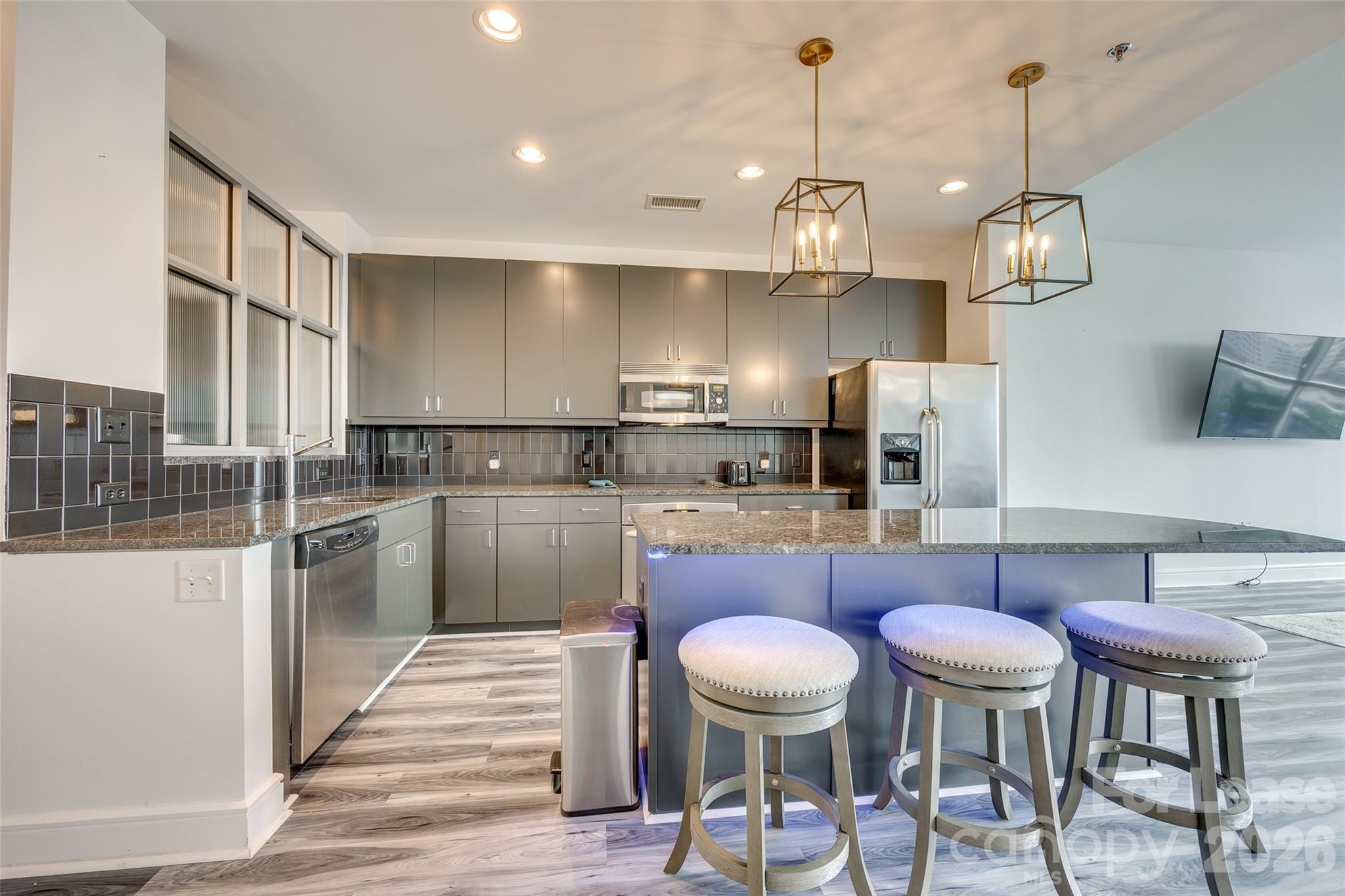 333 W Trade Street 1802