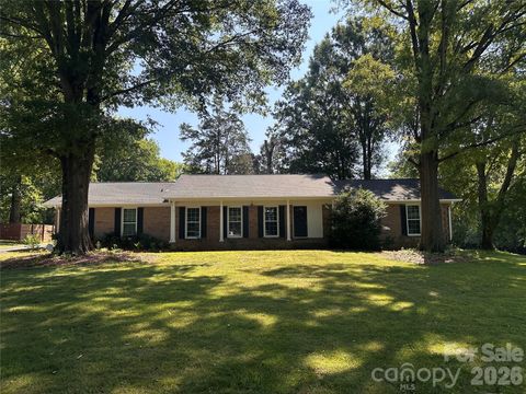 Photo of 5836 Lebanon Road, Charlotte, NC 28227 (MLS # 4398860)