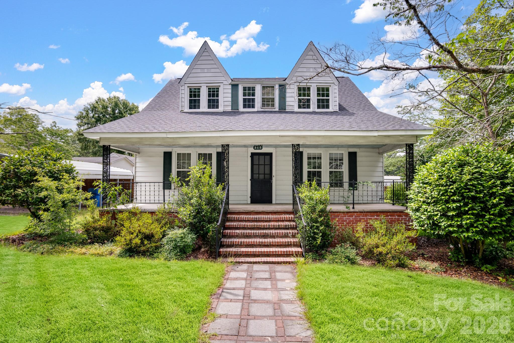 315 W Blakeney Street, Pageland, SC, 29728