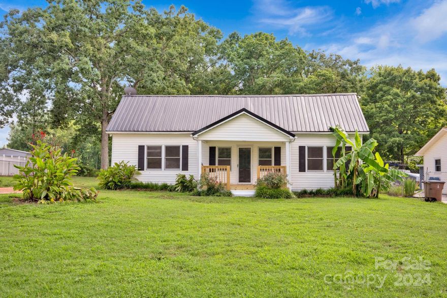 Beautifully remodeled home in great location in Shelby! This home is like new with updates including new flooring, kitchen cabinets and fresh paint. The home has also been upgraded with a new a/c unit, upgraded electric and replaced decks. Large back yard and covered front porch. Enjoy an open floor plan and conveniently located near shopping and restaurants.