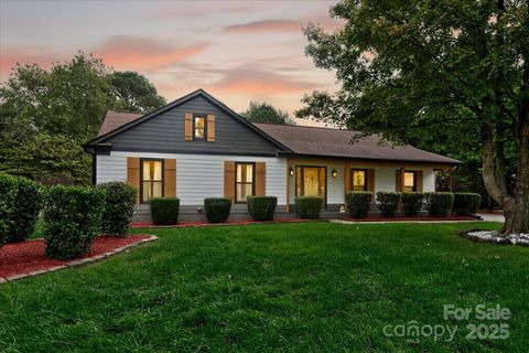 Photo of 11710 Buckstone Lane, Charlotte, NC 28277 (MLS # 4310287)