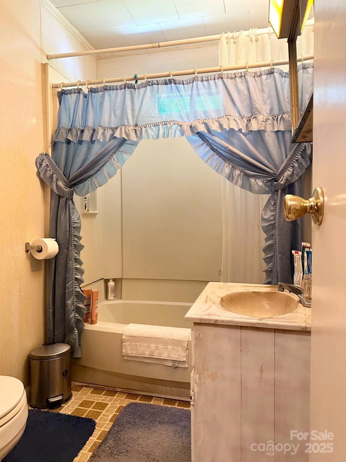 Hudson, North Carolina 28638, United States, 3 Bedrooms Bedrooms, ,1 BathroomBathrooms,Residential,Active,121801