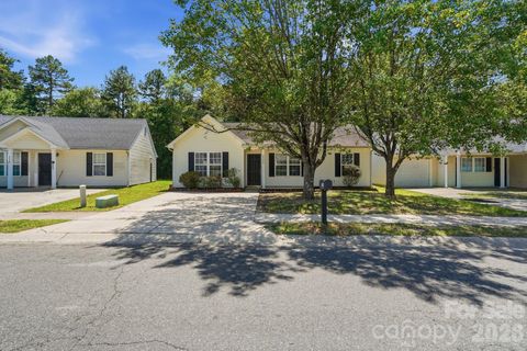 Photo of 2928 Westwinds Court, Charlotte, NC 28214 (MLS # 4393510)