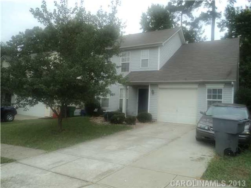 Nice 3 bedroom home with sunroom. lots of storage space. BANK SHORTSALE GREAT HOME! SOLD AS IS
BANK  SHORTSALE!!!!!!