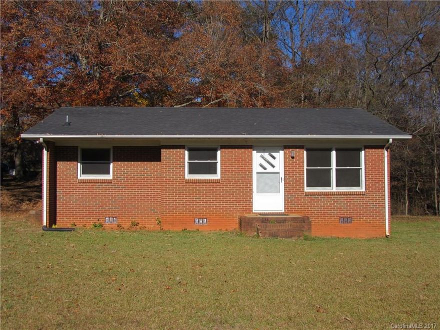 Single-family home 2 bedroom, 1 bath house in great location in a country setting! Carpets and linoleum flooring. Everything is electric and will save you money every single month!