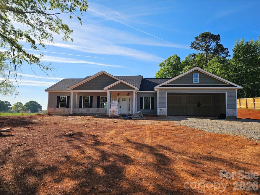 Great new construction home.  Home features 9ft ceilings, split floor plan, rear screen porch. Garage size 24 x 24.
Buyer can pick out some interior items depending on stage of construction.  Call listing agent for more information.