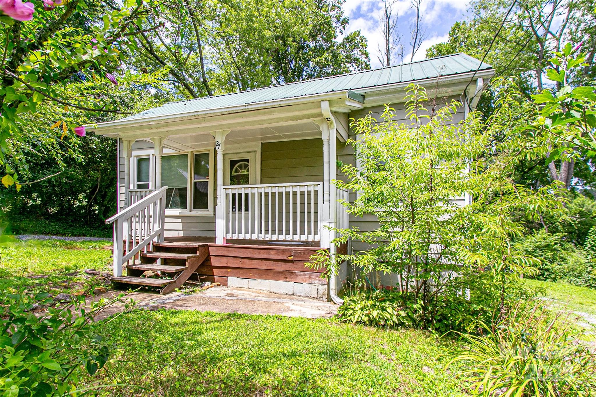 27 Curlee Street
