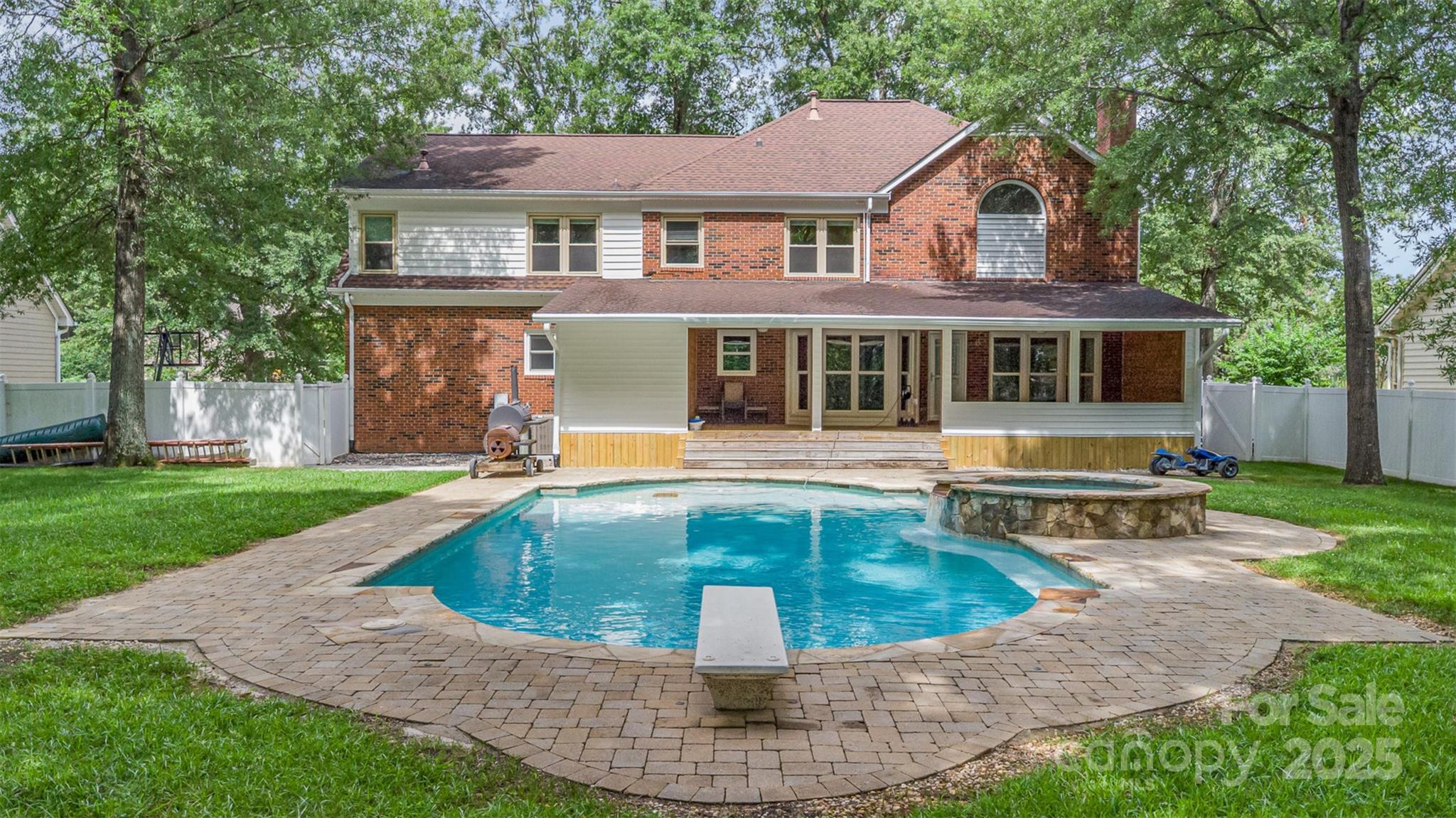 3313 Blue Jay Pass