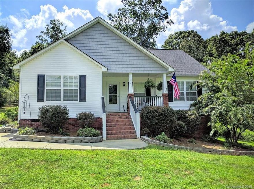 Wonderful house nested with the privacy of a cul-de-sac. Nice deck overlooking private back yard. Hardwoods and tile. Rocking chair front porch. Split bedroom plan with an extra room perfect for home office or play room. Large laundry room with additional storage. Open kitchen and an inviting great room with fireplace. Nice closets throughout. This is a great home with many extras.