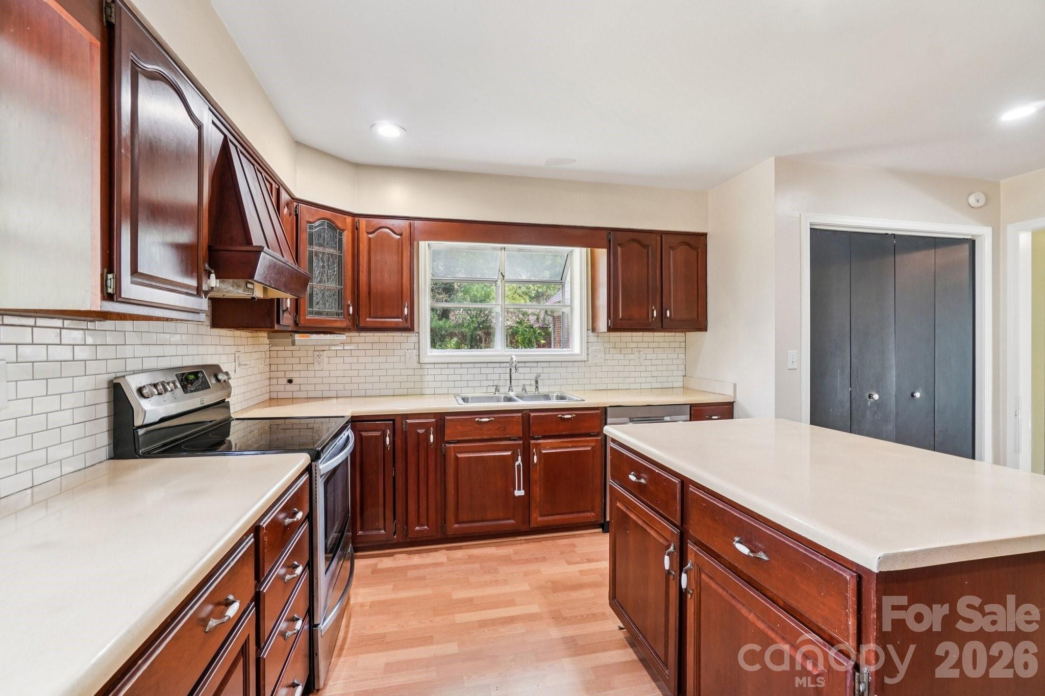 Brookland Manor - Residential