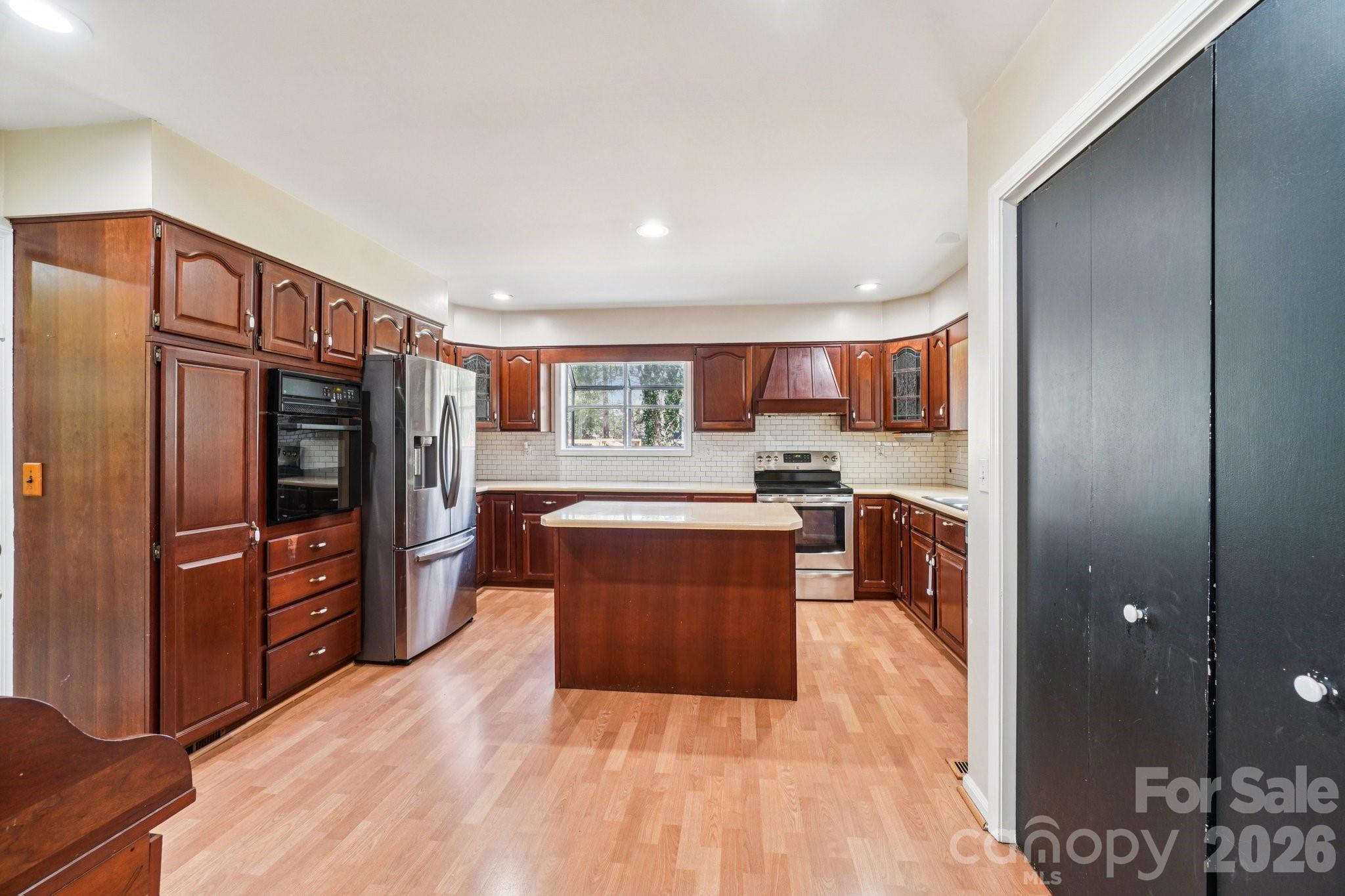 710 Heatherwood Drive