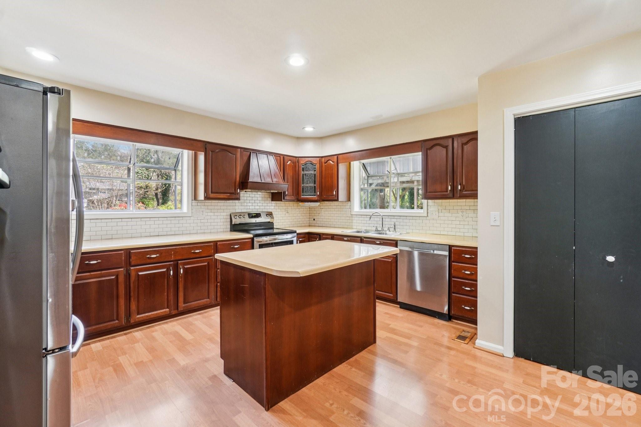 710 Heatherwood Drive