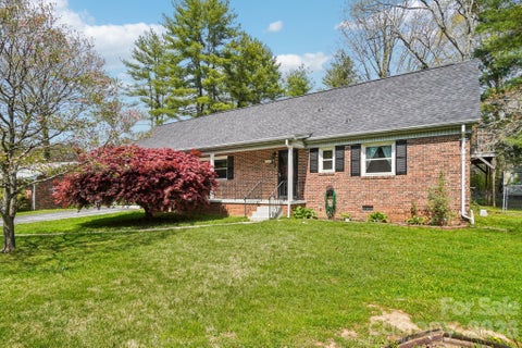 Photo of 710 Heatherwood Drive, Hendersonville, NC 28792 (MLS # 4364577)
