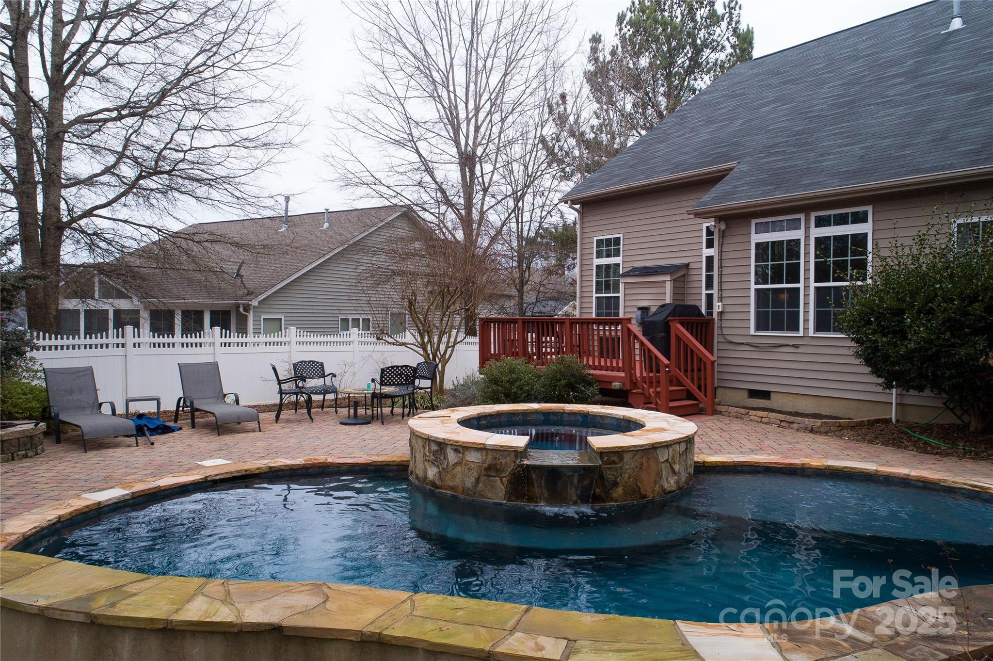 4006 Hickory View Drive