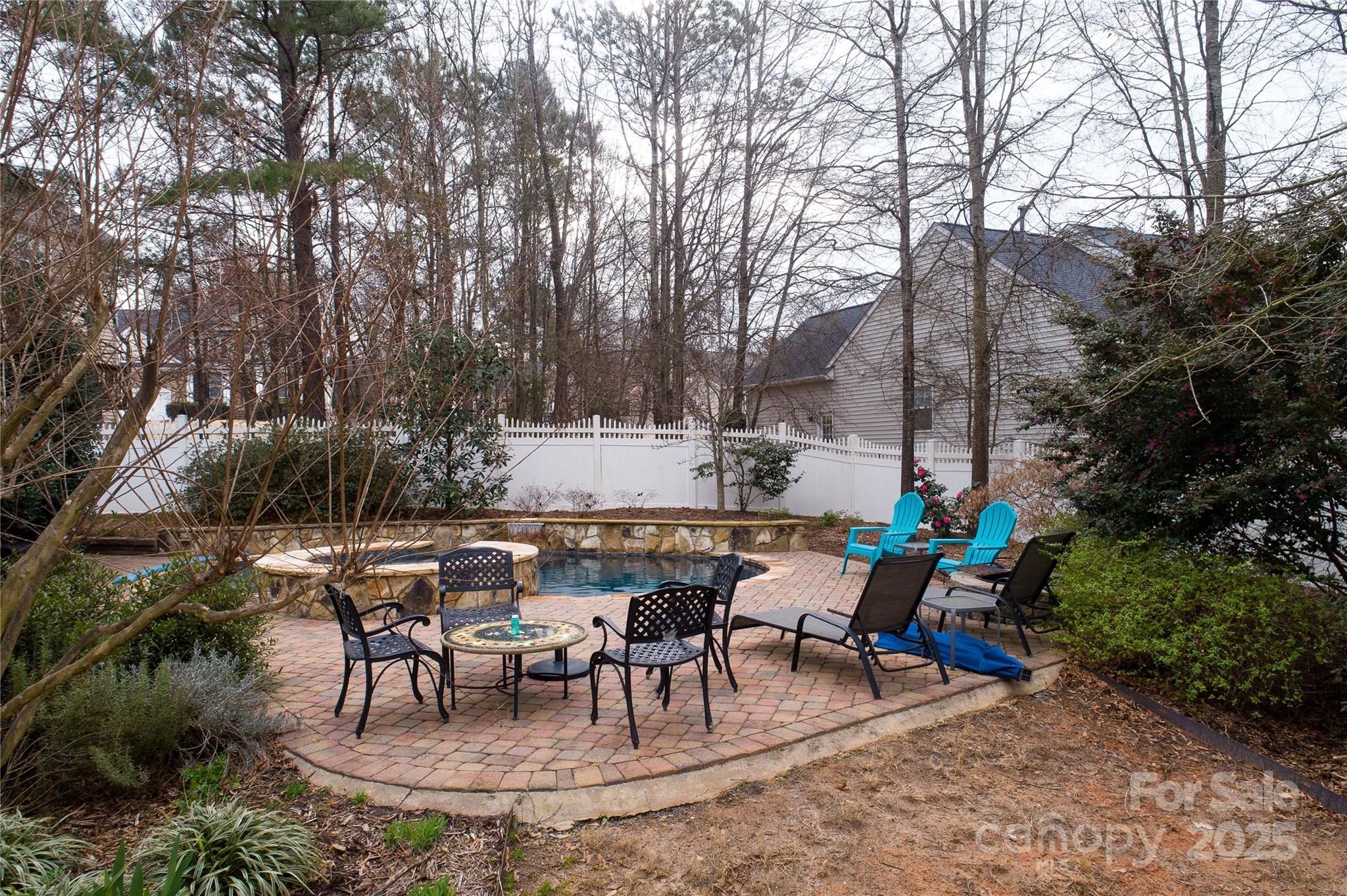 4006 Hickory View Drive