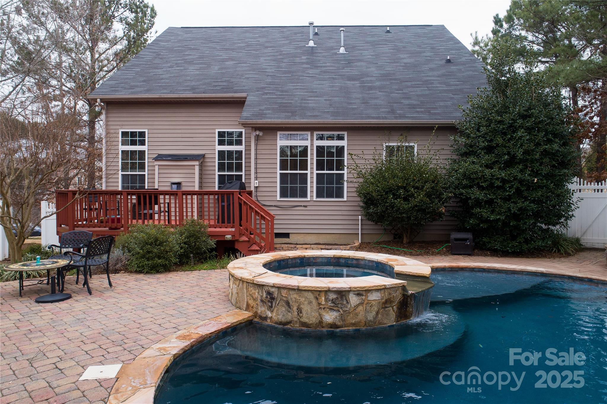 4006 Hickory View Drive