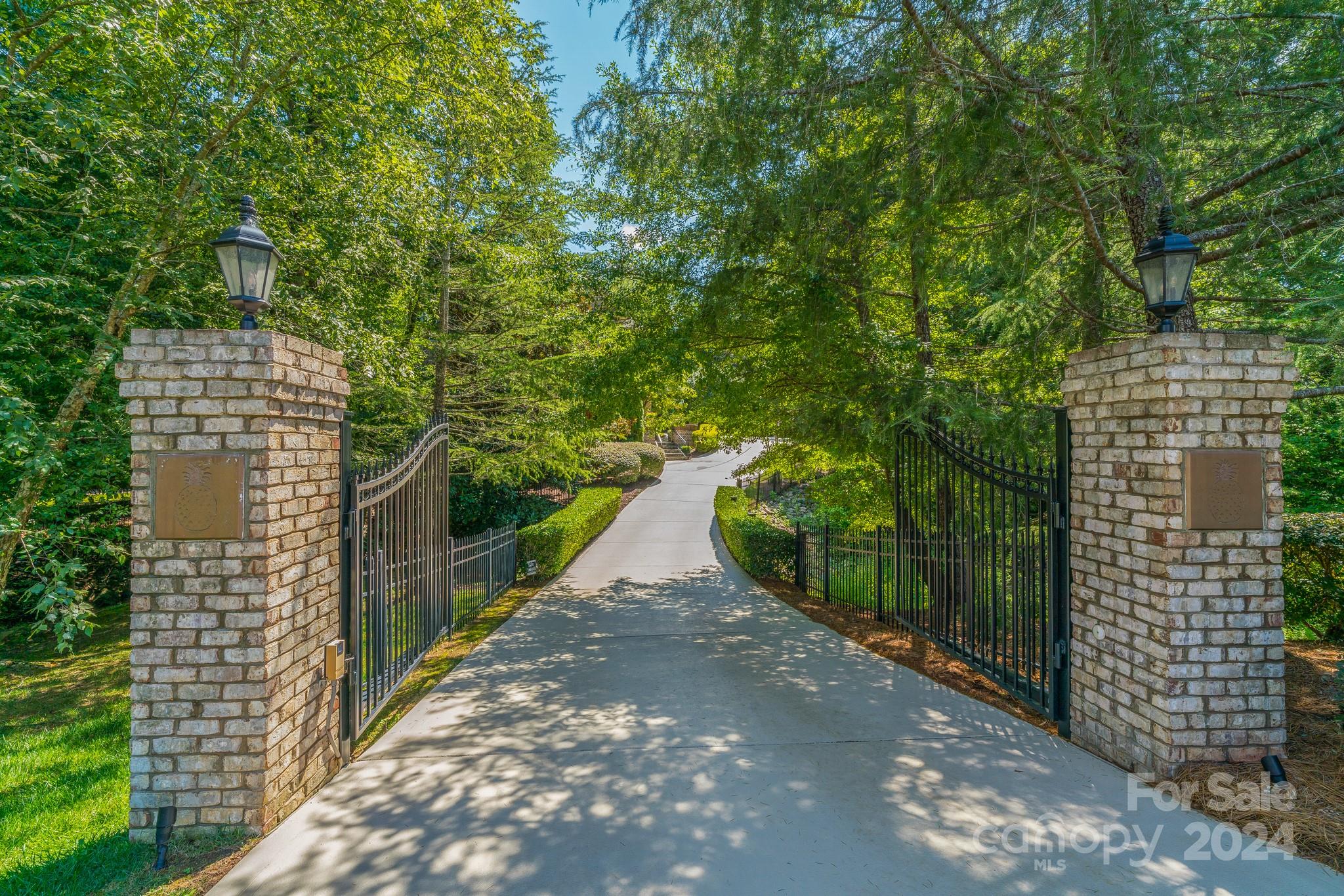 1008 Medinah Court