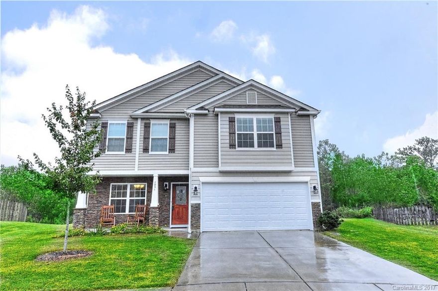 Gorgeous 4BR/2.5BATH in Reid Pointe Neighborhood, located at the end of the cul de sac. Open floor plan with a huge kitchen island and stainless steel appliances. Gas fire place in family room.  Large Master suite with vaulted ceiling. All bedrooms have walk in closets.  Backyard has an amazing wooded view.  Move in Ready.