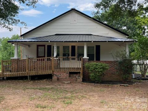 Photo of 2937 Gastonia Highway, Lincolnton, NC 28092 (MLS # 4387642)
