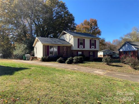 305 Red Roan Place Charlotte NC 28215