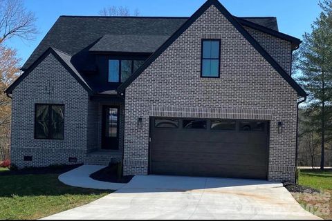 Photo of 1116 Players Ridge Road, Hickory, NC 28601 (MLS # 4371667)