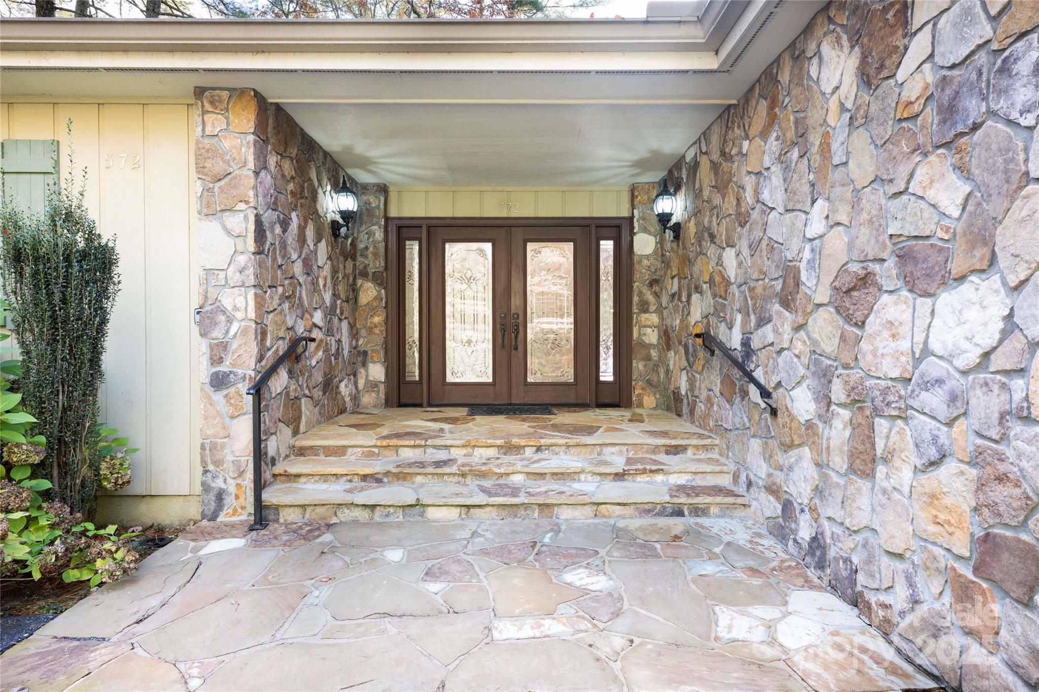 572 N East Shore Drive