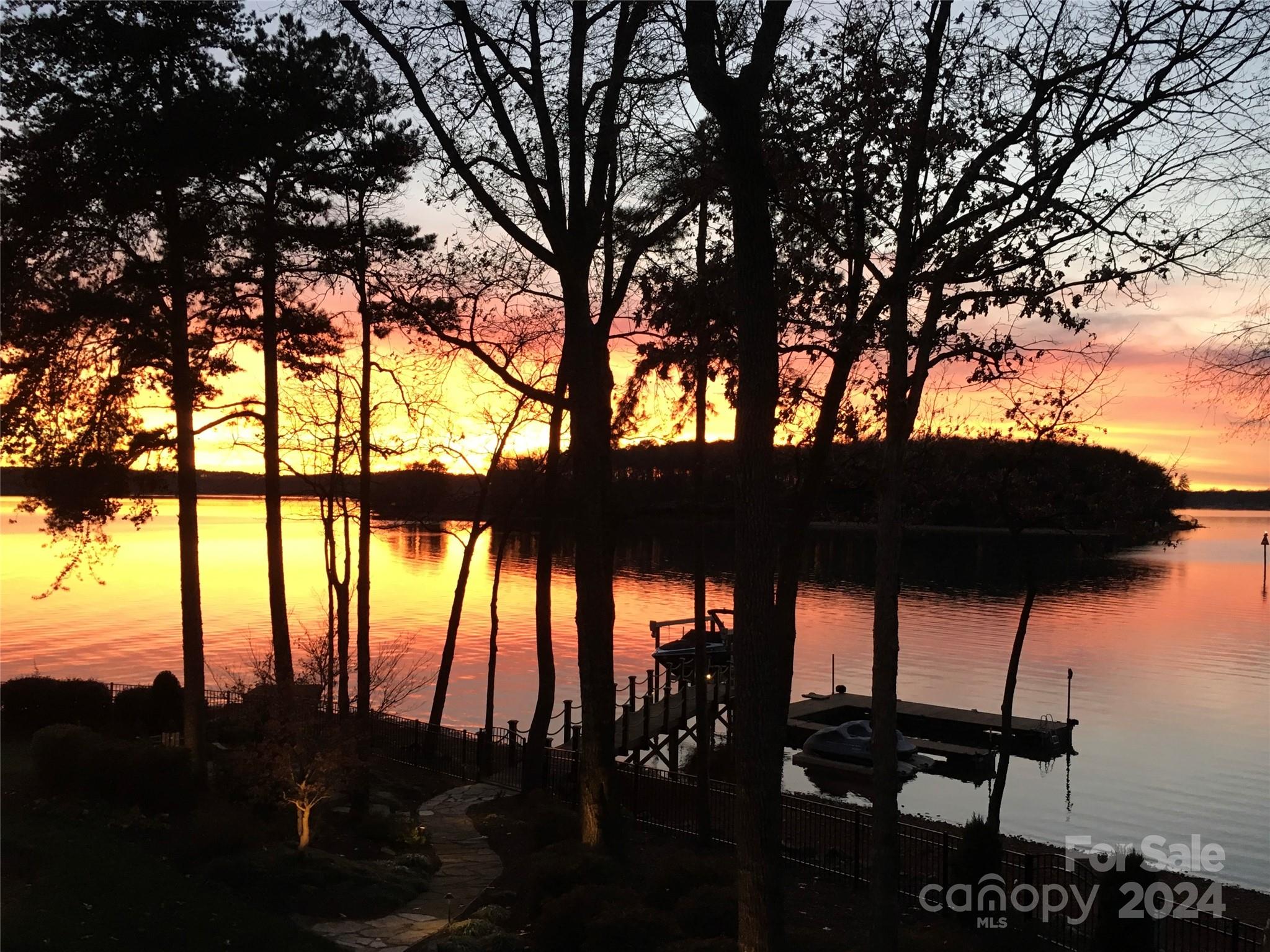 The Peninsula - Residential