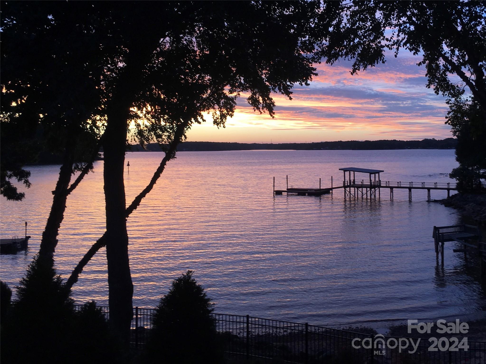 The Peninsula - Residential