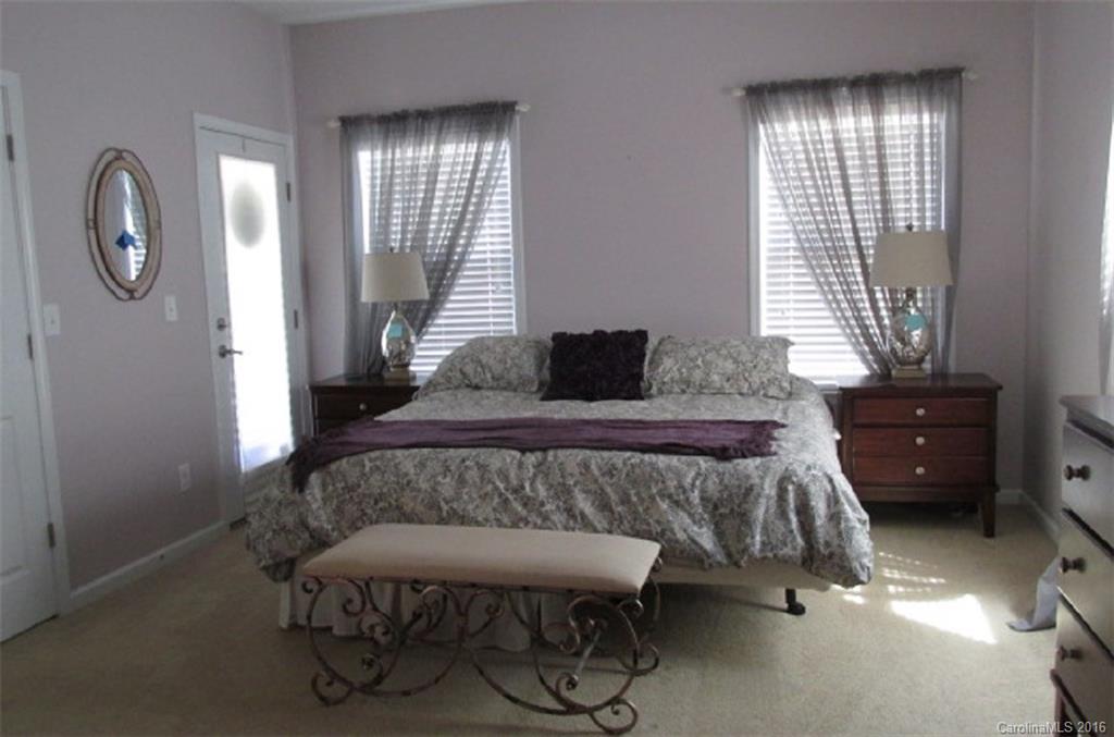 Newport Lakes - Residential